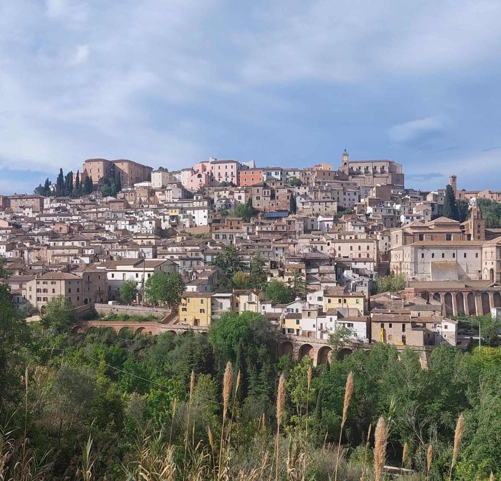 Le Stagioni Guest House Loreto Aprutino Bagian luar foto